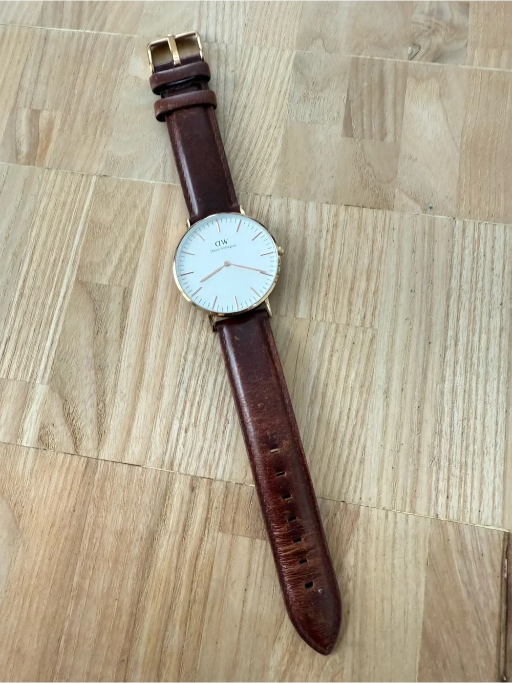 Daniel Wellington ladies rose gold tone brown leather watch NEW BATTERY